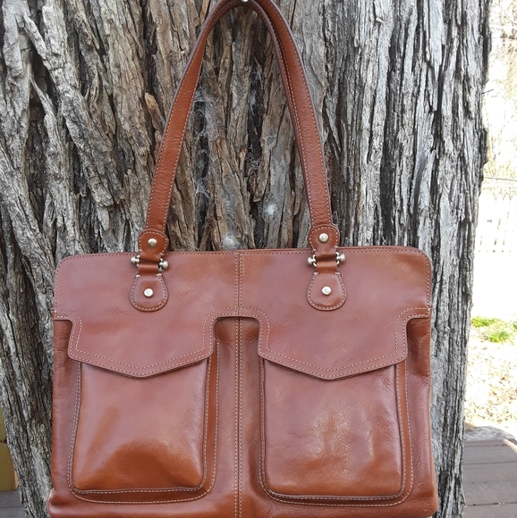 Liz Claiborne Handbags - Liz Claiborne Leather Shoulder Bag